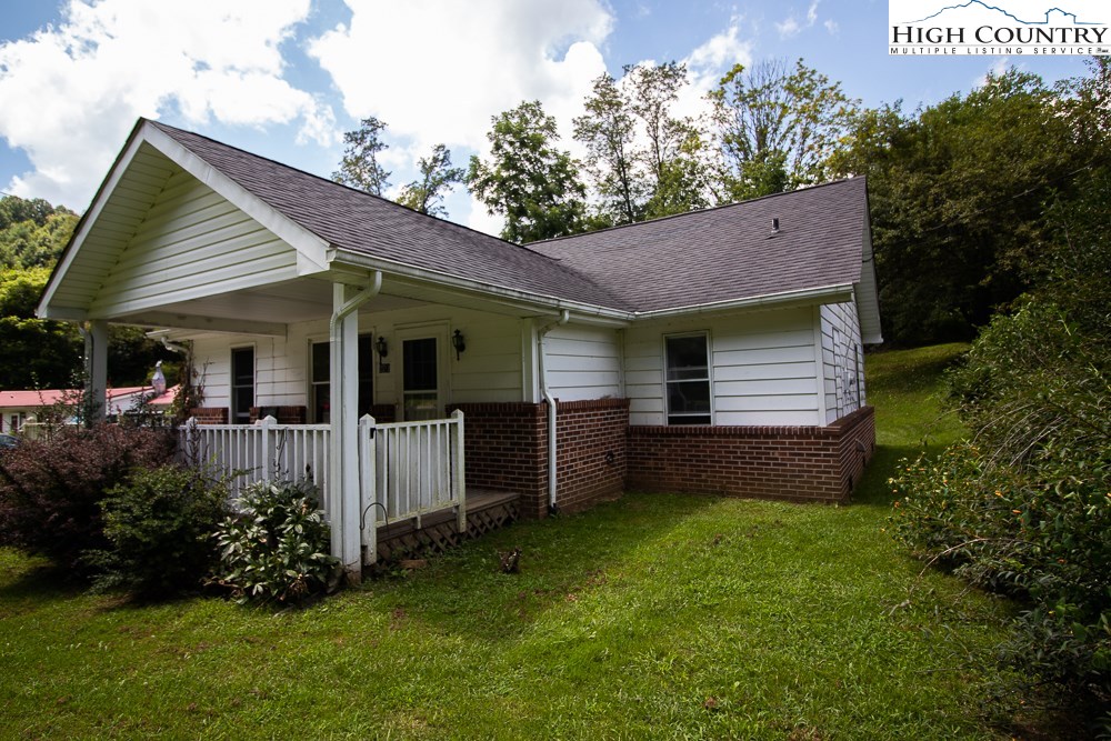 271 Joe Shoemaker Road Vilas, NC 28692 - Photo 4 of 24 Gallery Image 4