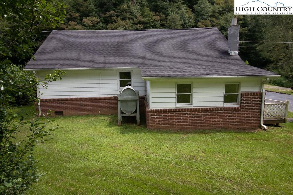 271 Joe Shoemaker Road Vilas, NC 28692 - Photo 6 of 24 Gallery Image 6