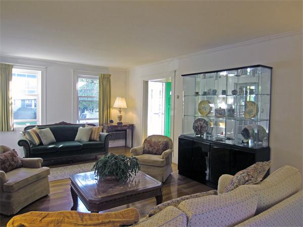 9 Tappan Road Wellesley, MA 02482 - Photo 3 of 13