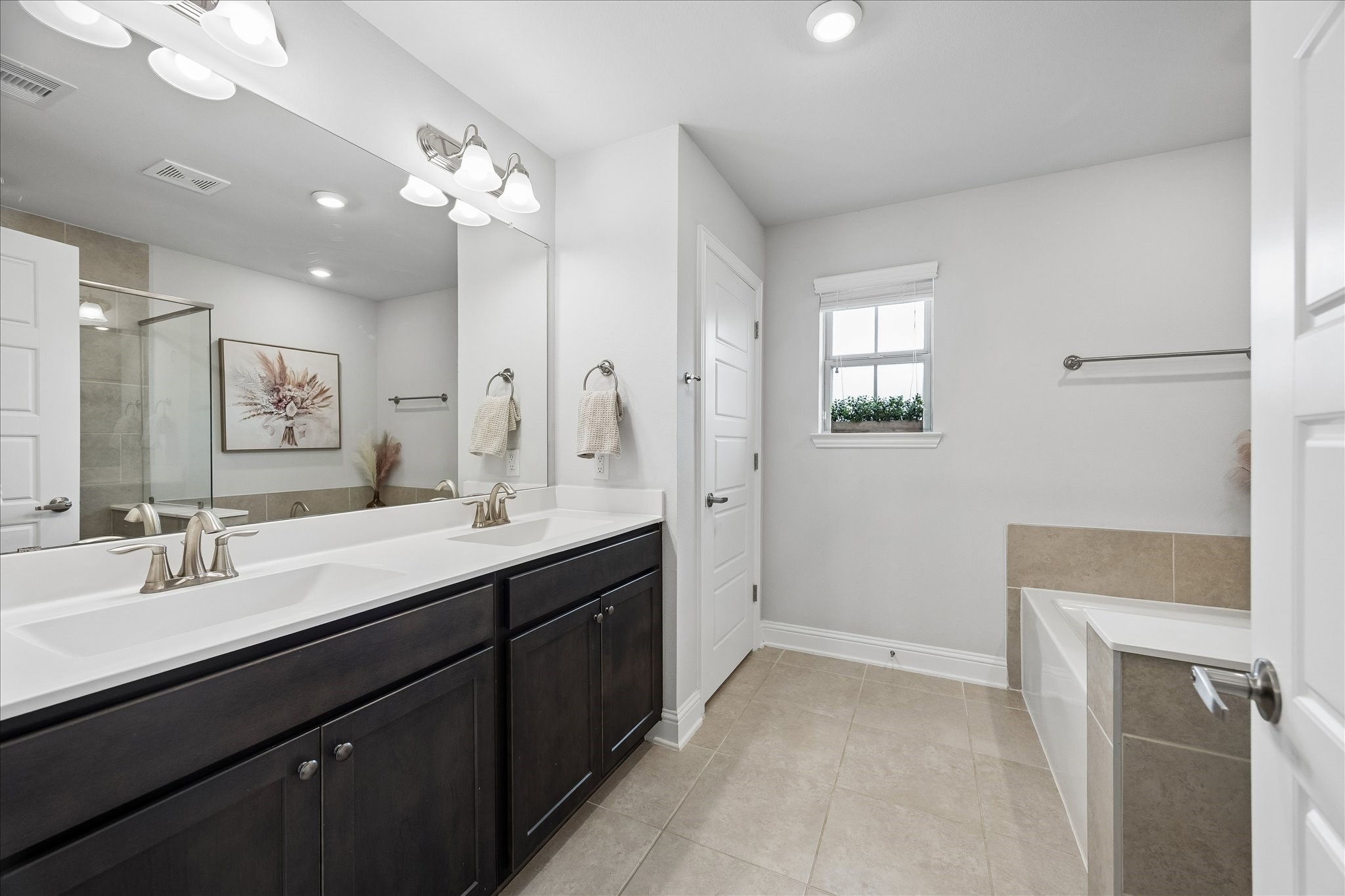 10227 Whitney Reach Drive Rosharon, TX 77583 - Photo 20 of 28 Primary bathroom with double sinks and a soaking tub and separate shower.