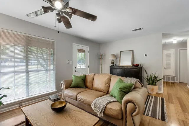 $1,900 | 5800 Glenhollow Path, Austin, TX 78745