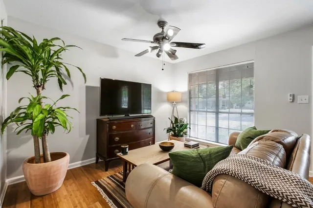 $1,900 | 5800 Glenhollow Path, Austin, TX 78745