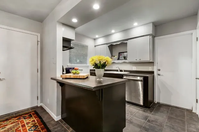 $1,900 | 5800 Glenhollow Path, Austin, TX 78745