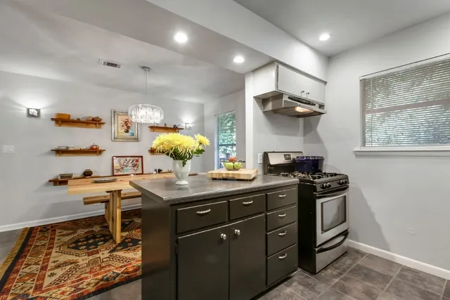 $1,900 | 5800 Glenhollow Path, Austin, TX 78745