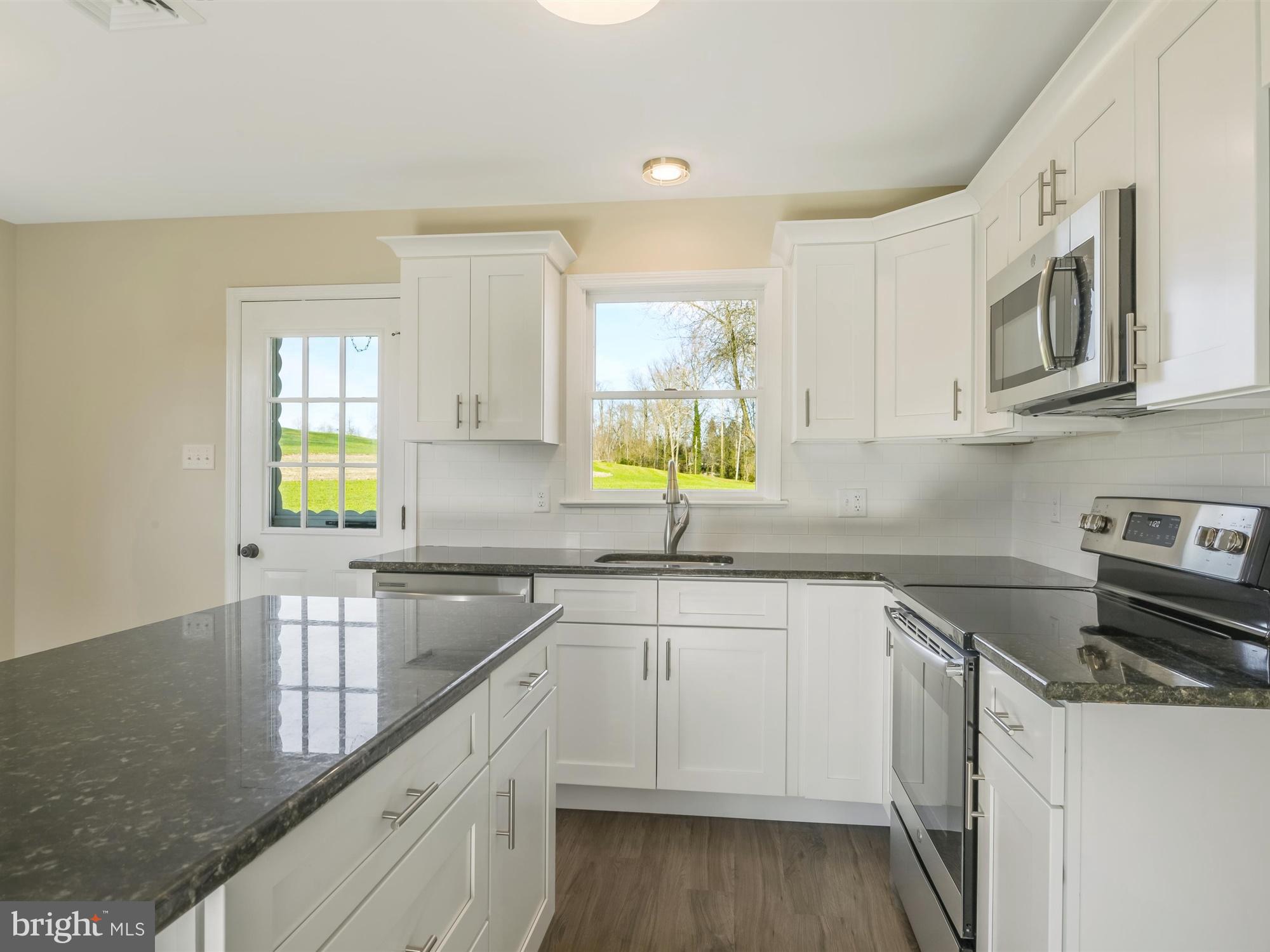 571 Owl Bridge Road Washington Boro, PA 17582 - Photo 4 of 33 New Granite Kitchen