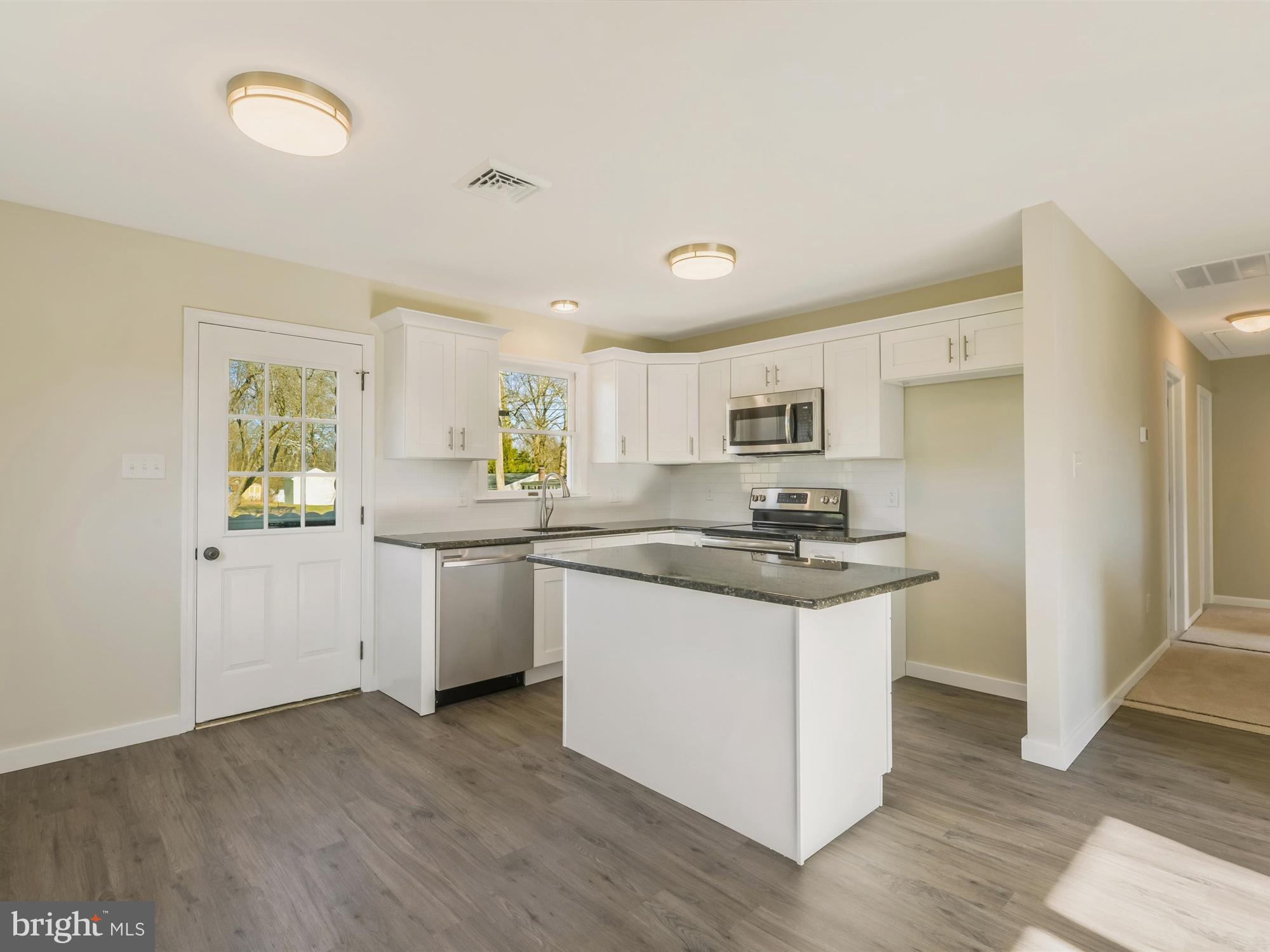 571 Owl Bridge Road Washington Boro, PA 17582 - Photo 5 of 33 New Granite Kitchen