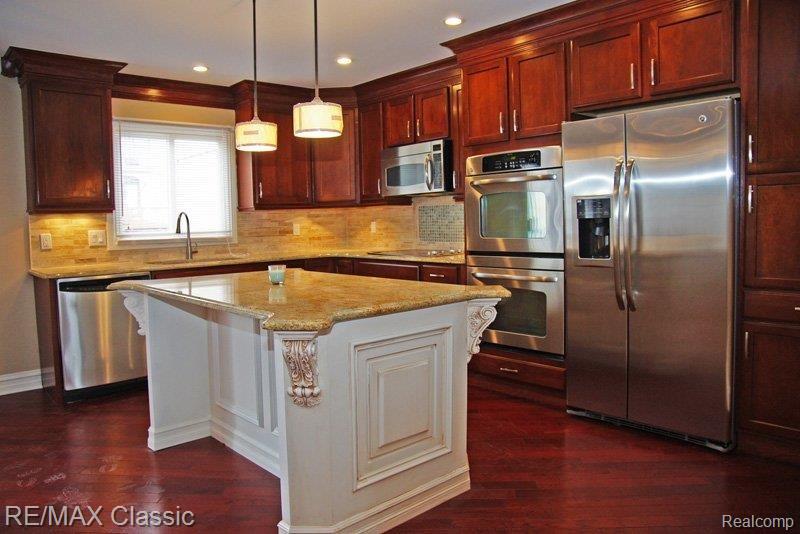 2196 Rochelle Park Drive Rochester, MI 48309 - Photo 10 of 24 Stainless Appliances