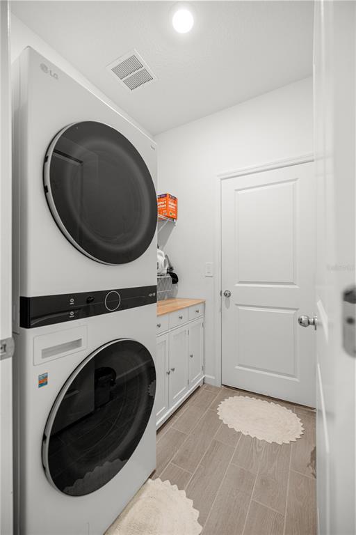 560 Northwest 4th Avenue Williston, FL 32696 - Photo 30 of 31 a utility room with dryer and washer