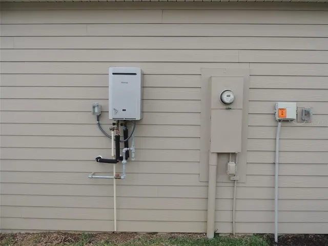 $355,000 | 560 Northwest 4th Avenue, Williston, FL 32696