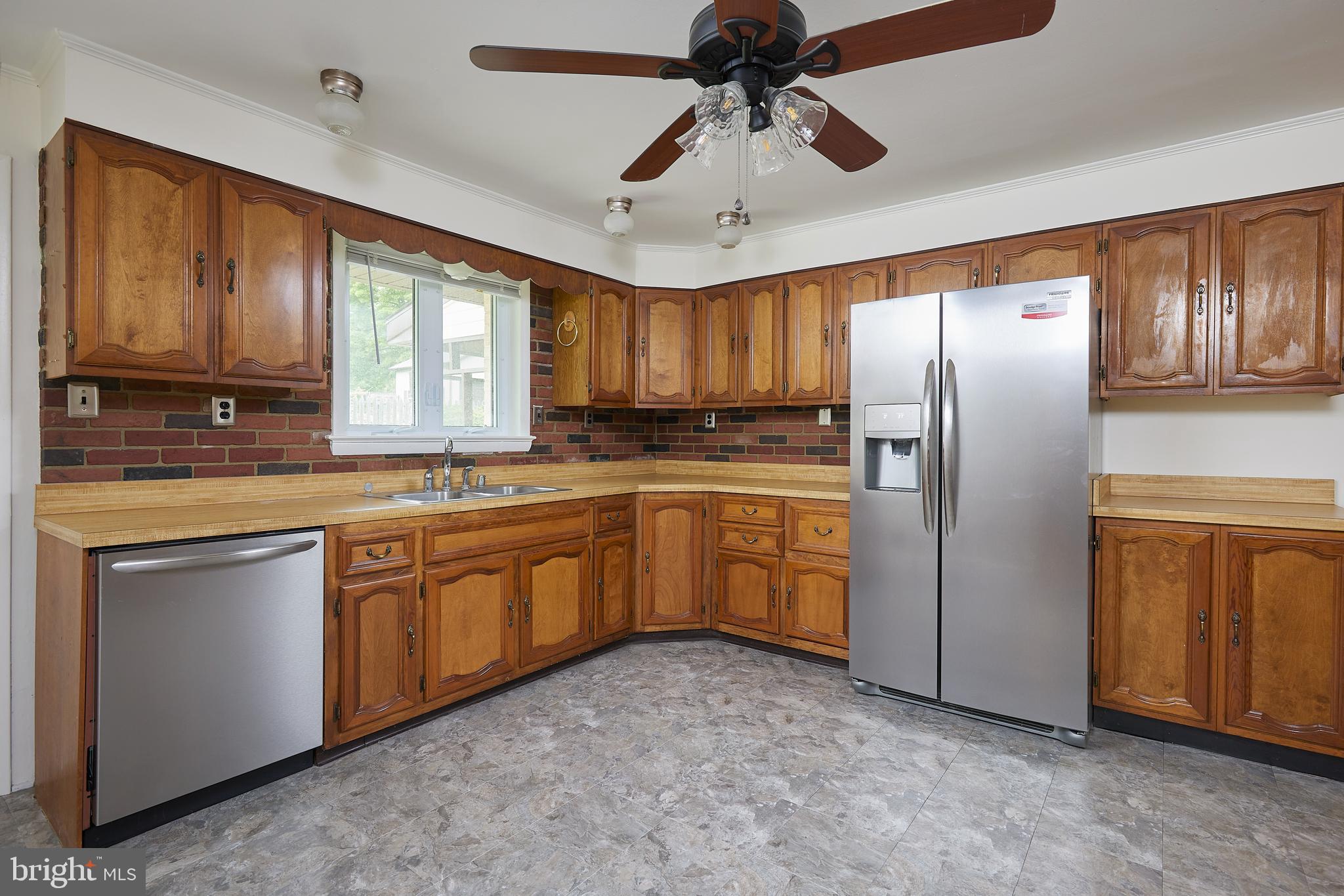 17212 Donora Road Silver Spring, MD 20905 - Photo 7 of 34