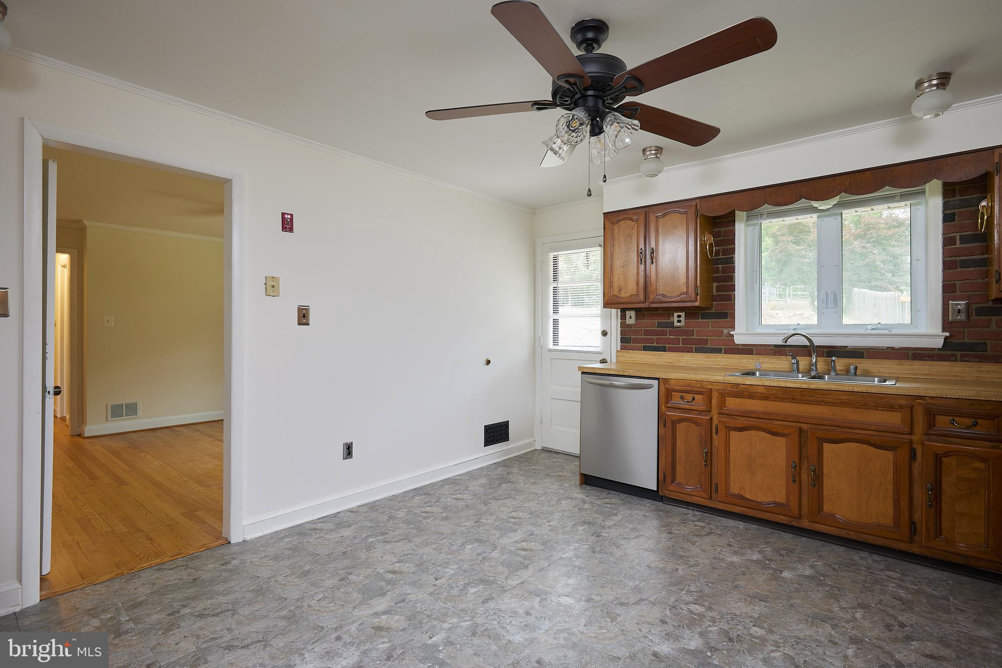 17212 Donora Road Silver Spring, MD 20905 - Photo 9 of 34