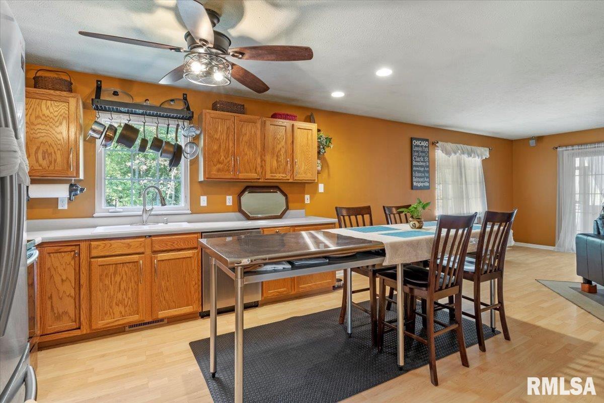 4121 Camomile Lane Springfield, IL 62711 - Photo 7 of 34 Gallery Image 7