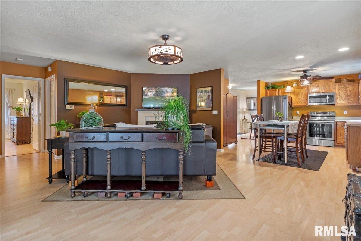 4121 Camomile Lane Springfield, IL 62711 - Photo 10 of 34 Gallery Image 10