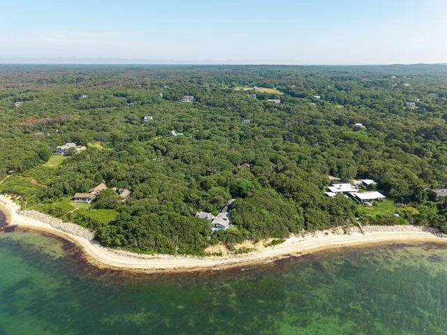 $1,595,000 | 9 Beach Pebble Road, Vineyard Haven, MA 02568