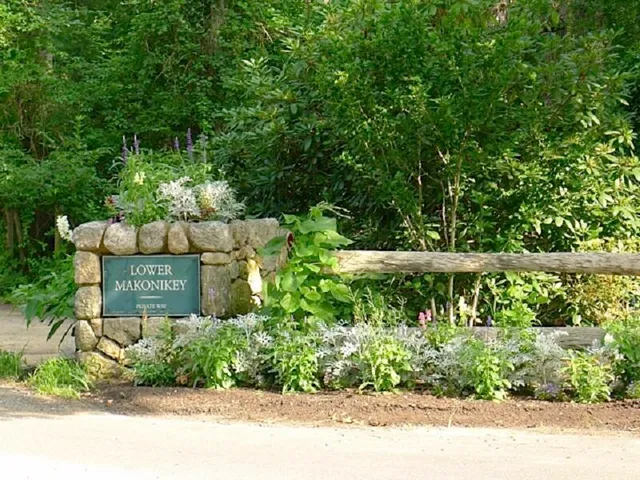 $1,595,000 | 9 Beach Pebble Road, Vineyard Haven, MA 02568