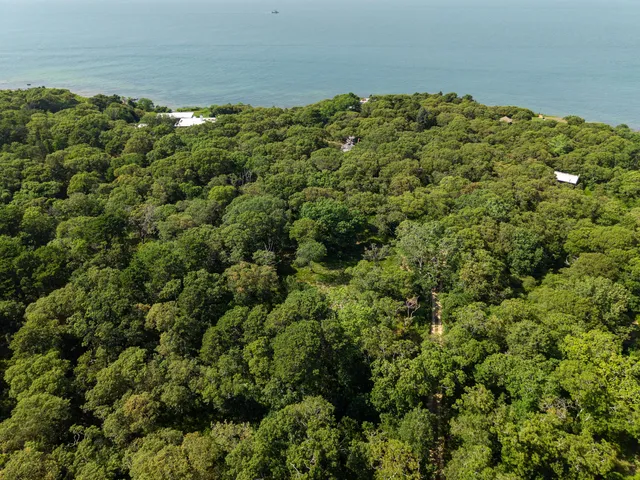 $1,595,000 | 9 Beach Pebble Road, Vineyard Haven, MA 02568
