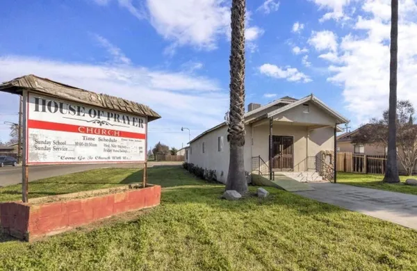 $326,800 | 260 North Los Angeles Street, Tulare, CA 93274