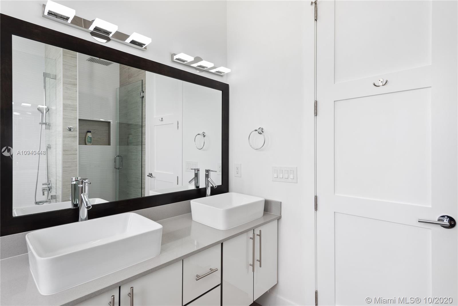 4200 Alhambra Circle Coral Gables, FL 33146 - Photo 29 of 34 3rd Bathroom