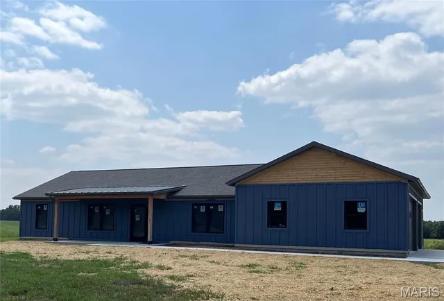 $329,900 | 4218 Oak Hill Road, Cuba, MO 65453