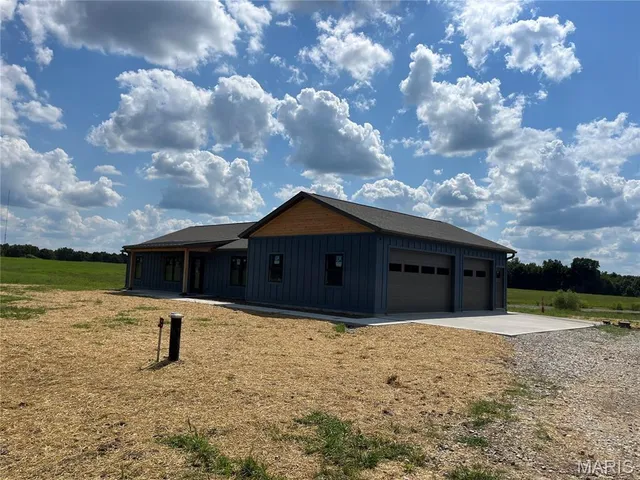 $329,900 | 4218 Oak Hill Road, Cuba, MO 65453