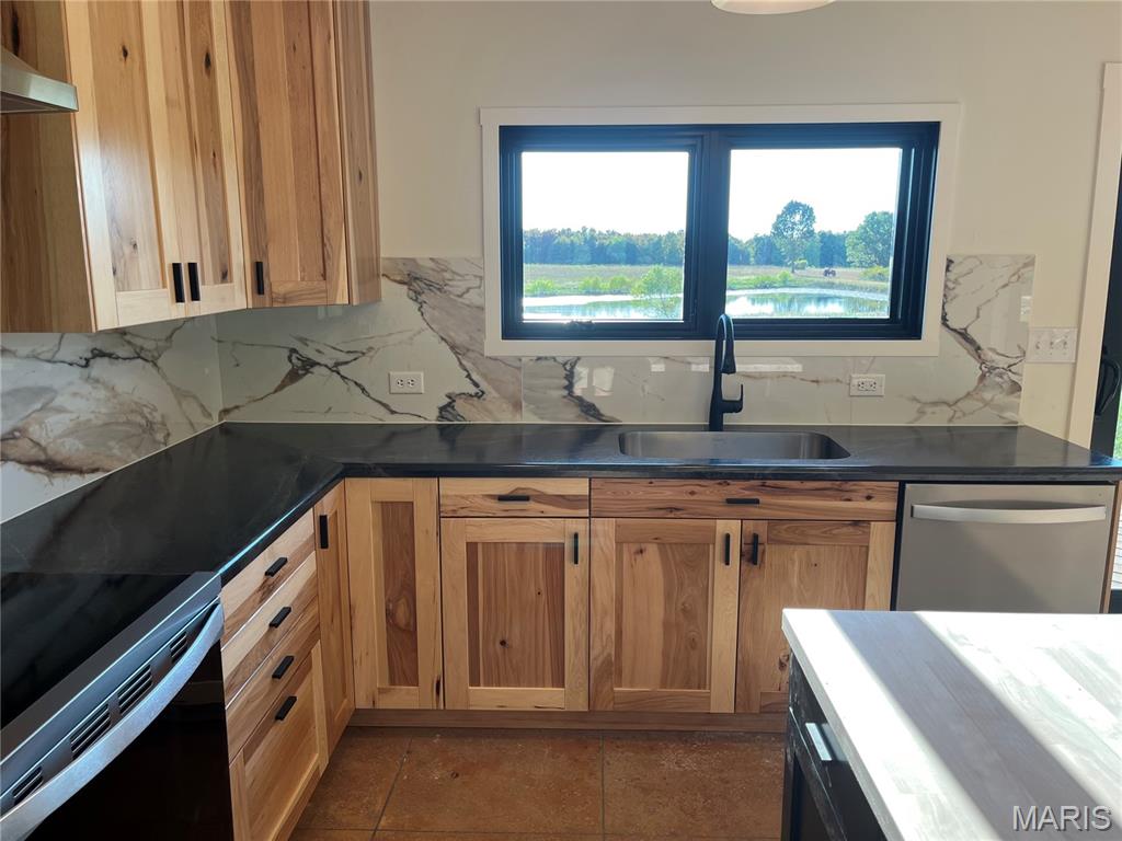 4218 Oak Hill Road Cuba, MO 65453 - Photo 8 of 20