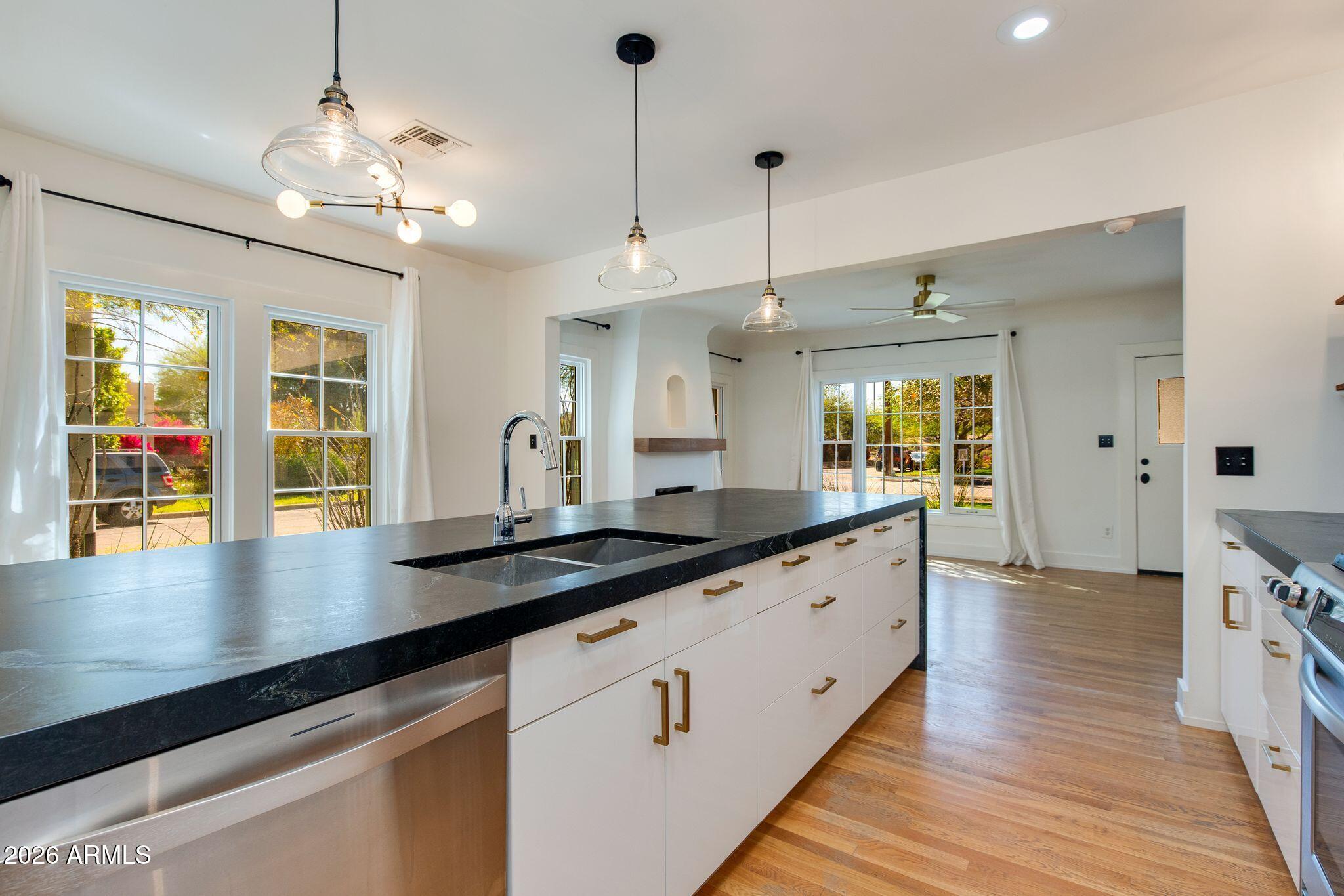 1302 West Culver Street Phoenix, AZ 85007 - Photo 9 of 18 22-Culver