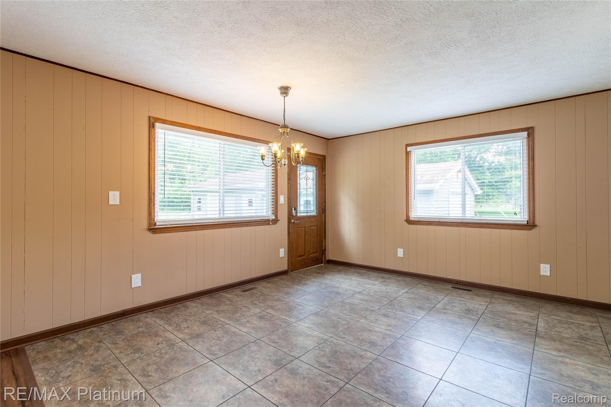 42081 Willis Road Belleville, MI 48111 - Photo 14 of 30 20.Dining