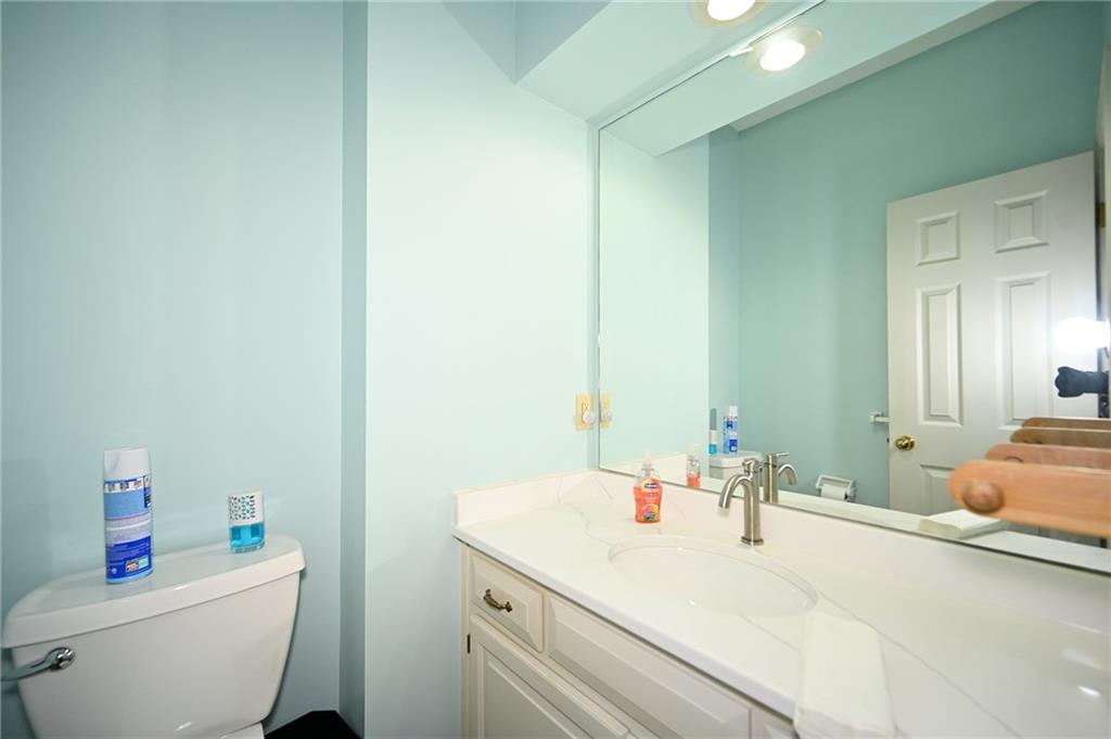 8229 Northwest Barrybrooke Court Kansas City, MO 64151 - Photo 12 of 24