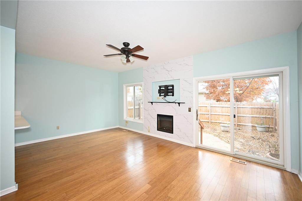 8229 Northwest Barrybrooke Court Kansas City, MO 64151 - Photo 9 of 24