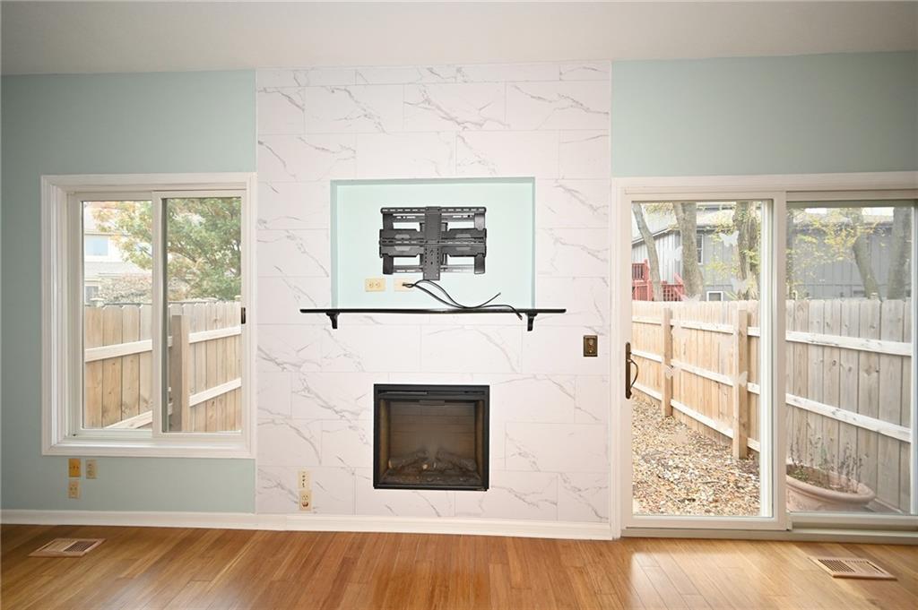 8229 Northwest Barrybrooke Court Kansas City, MO 64151 - Photo 10 of 24