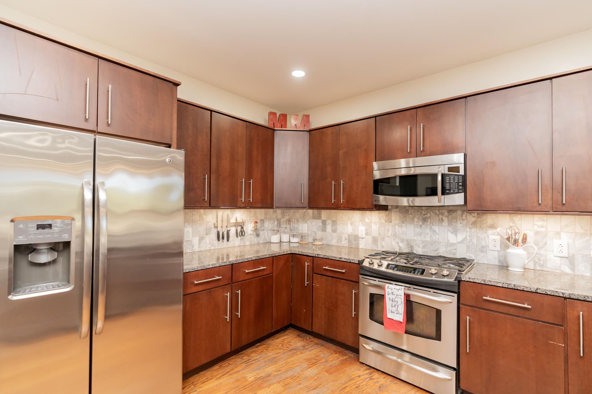 4 Cherokee Blvd., Unit 314 Chattanooga, TN 37405 - Photo 9 of 62 Lovely kitchen w/ under cabinet lighting