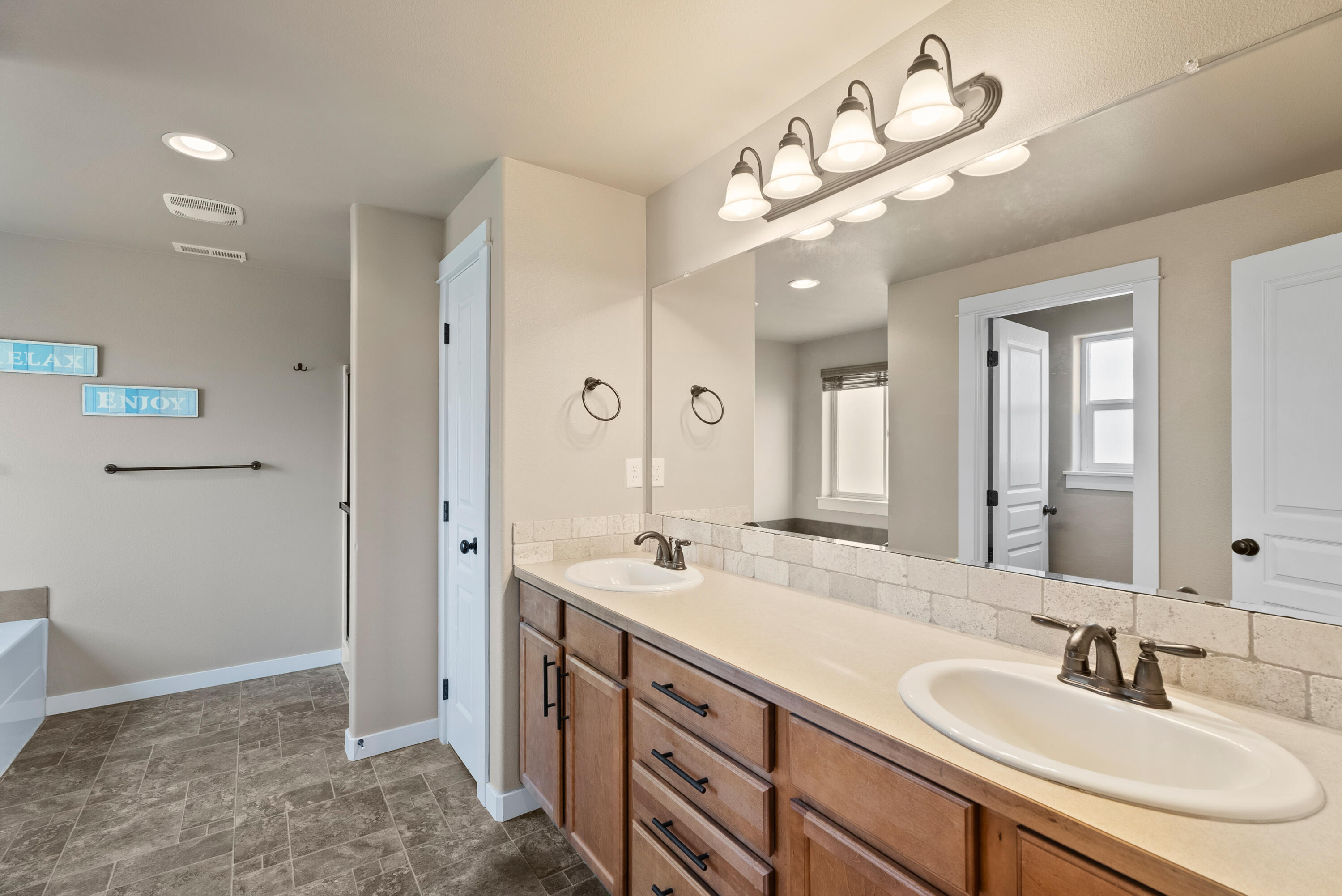482 North Village Meadows Road Sisters, OR 97759 - Photo 20 of 34 55-print-Riley Visuals-55