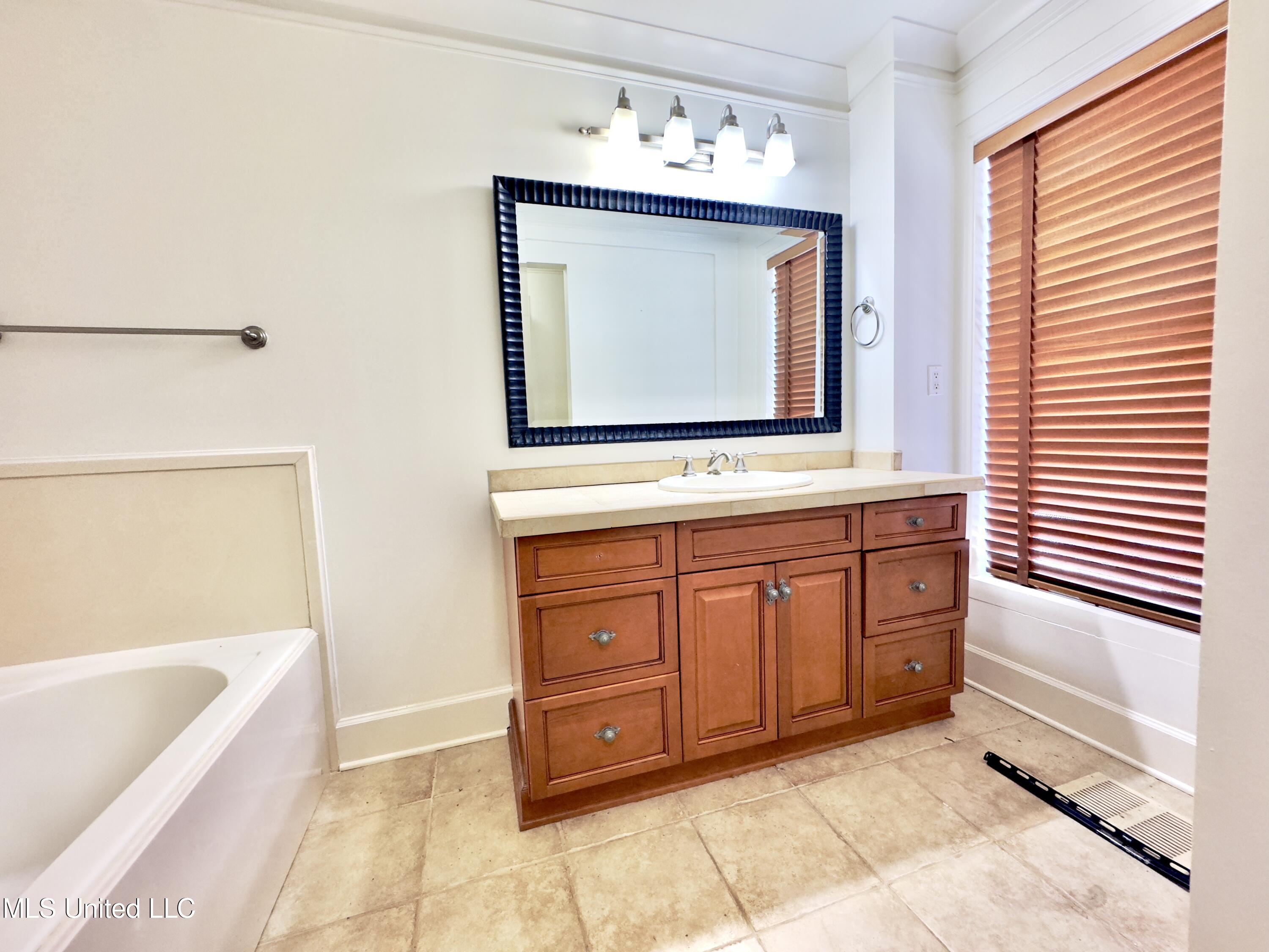 308 East Pearl Street, Unit 907 Jackson, MS 39201 - Photo 11 of 16 9CA819F7-2C54-407E-B8F6-37807C0ED1B4_1_2