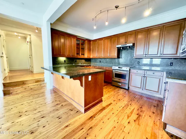 $1,400 | 308 East Pearl Street, Unit 907, Jackson, MS 39201