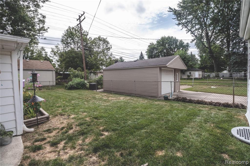 8954 Henry Ruff Road Livonia, MI 48150 - Photo 24 of 29