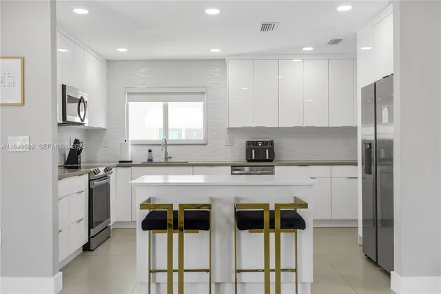 $1,000,000 | 1104 North 13th Terrace, Hollywood, FL 33019