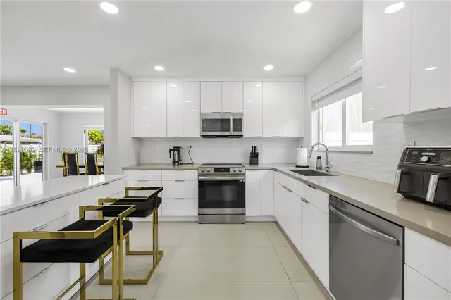 $1,000,000 | 1104 North 13th Terrace, Hollywood, FL 33019