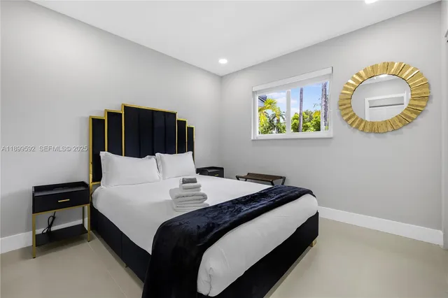 $1,000,000 | 1104 North 13th Terrace, Hollywood, FL 33019