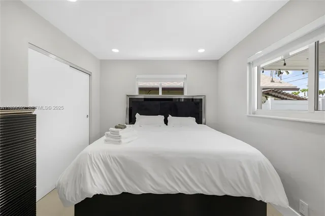 $1,000,000 | 1104 North 13th Terrace, Hollywood, FL 33019