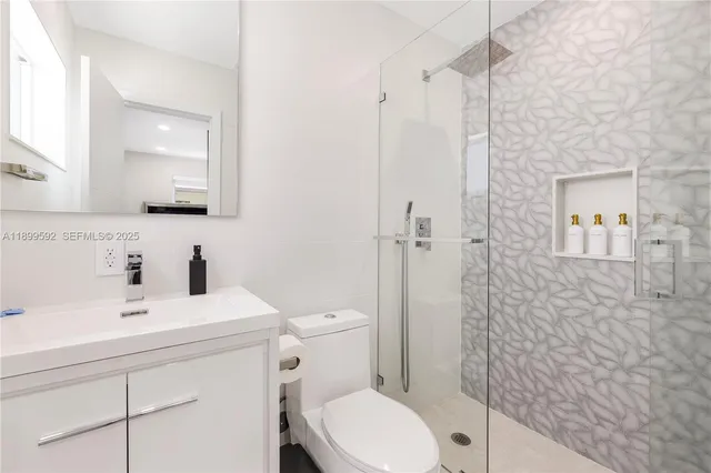 $1,000,000 | 1104 North 13th Terrace, Hollywood, FL 33019