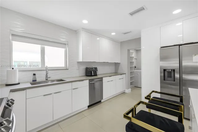 $1,000,000 | 1104 North 13th Terrace, Hollywood, FL 33019