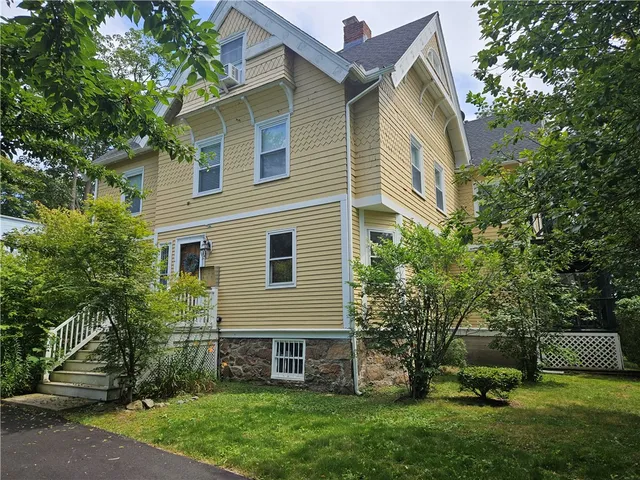 $3,000 | 49 Merton Road, Unit 2, Newport, RI 02840