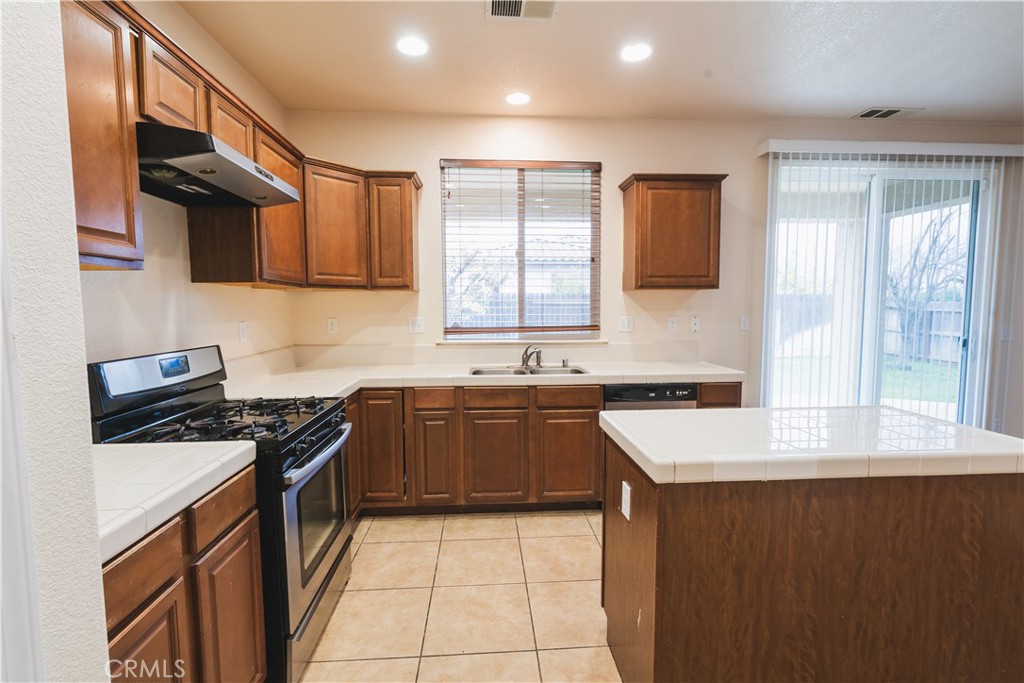 4315 Strathmore Place Merced, CA 95348 - Photo 6 of 24