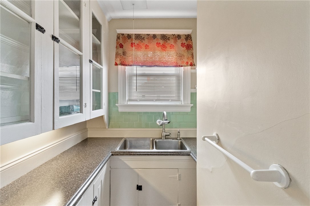 16 Friendly Road Cranston, RI 02910 - Photo 23 of 38