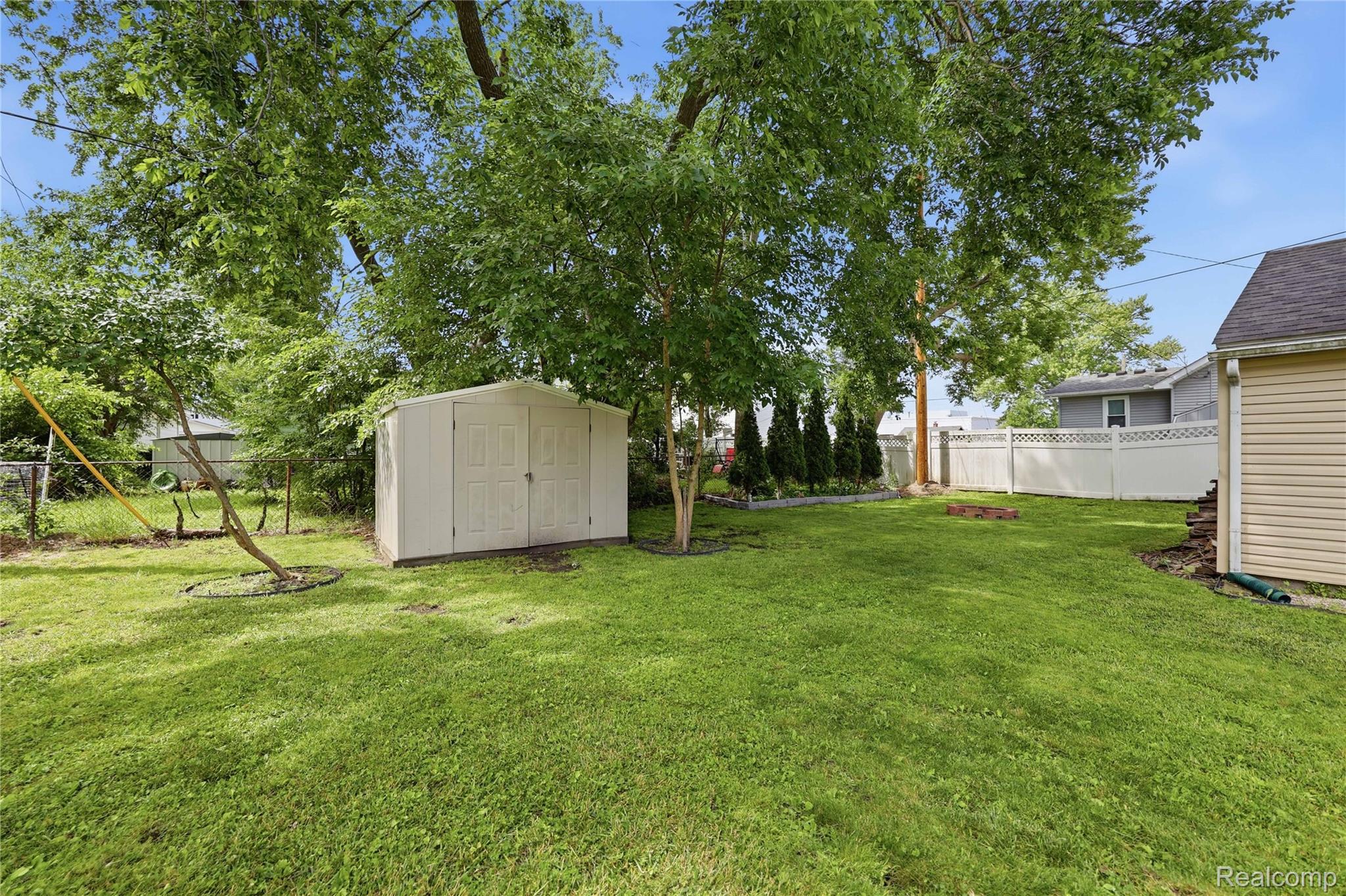 1630 Gordon Street Port Huron, MI 48060 - Photo 7 of 25 gordon-7.jpg