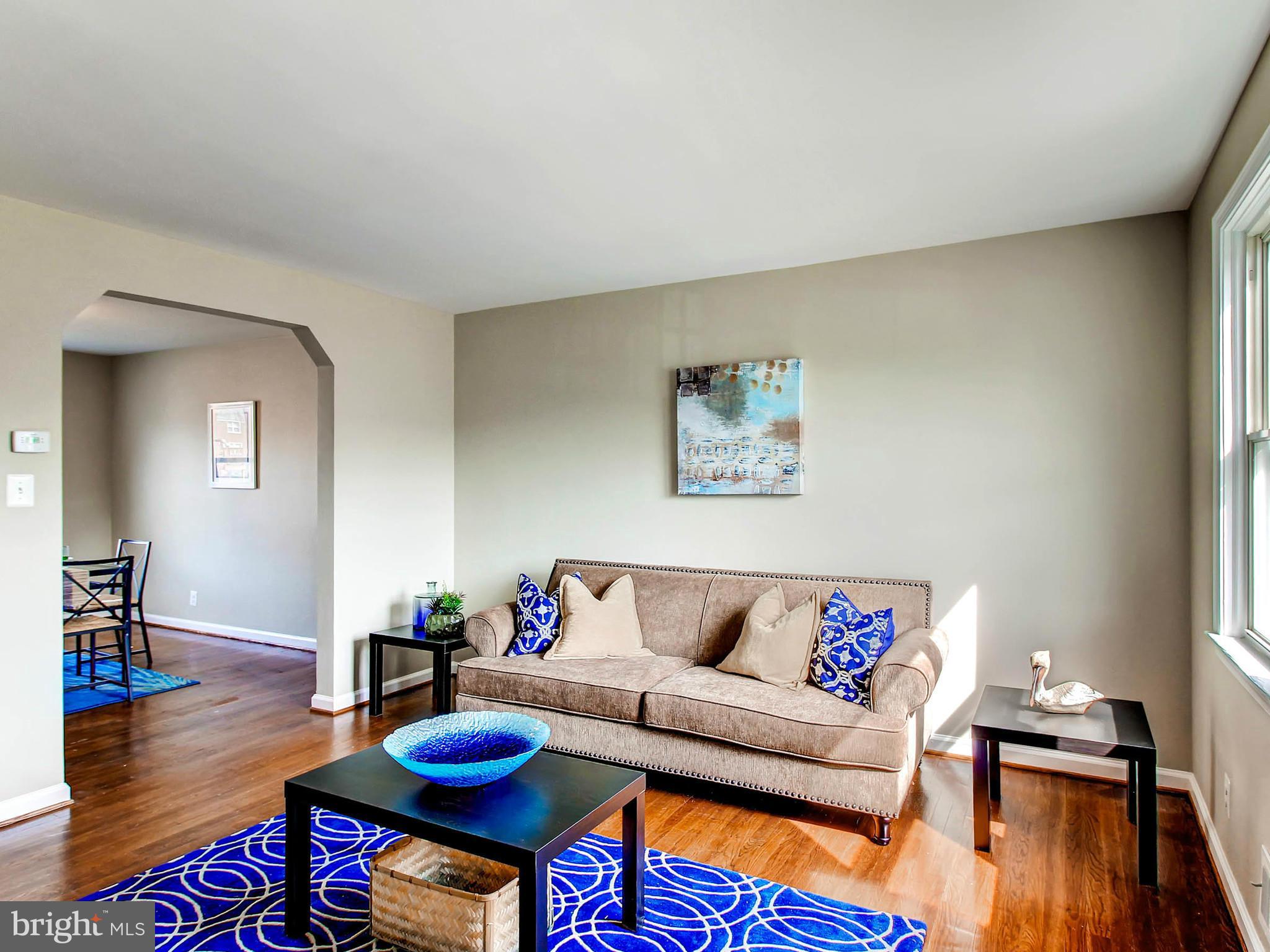 118 Garden Ridge Road Catonsville, MD 21228 - Photo 5 of 28 Living Room