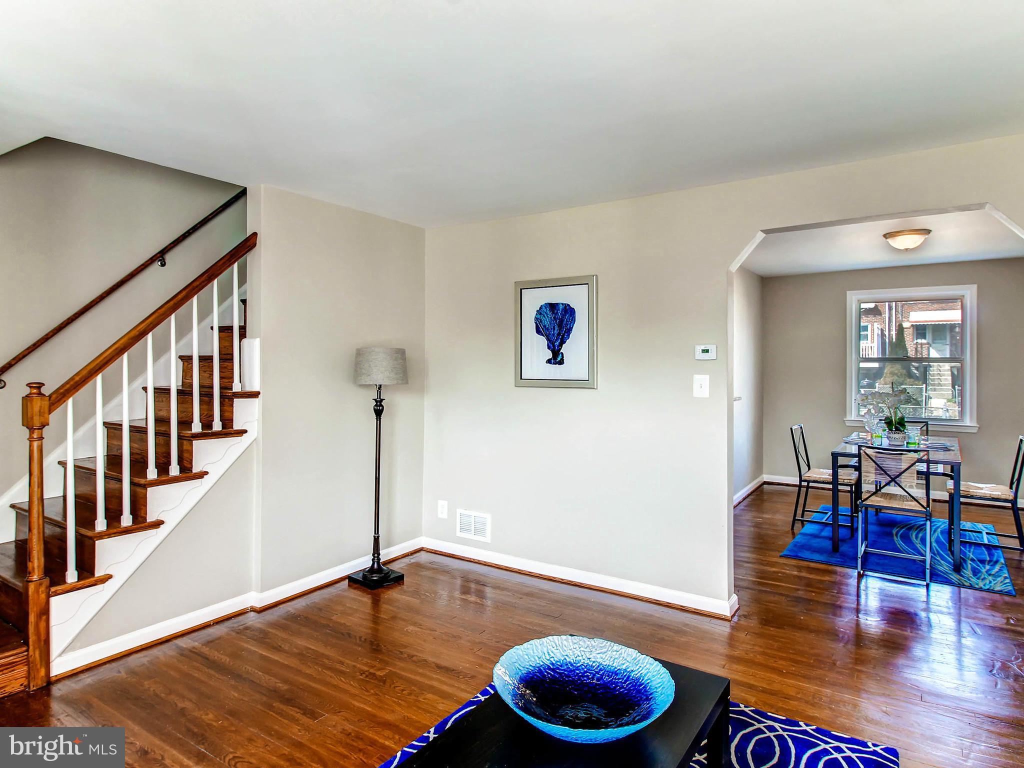 118 Garden Ridge Road Catonsville, MD 21228 - Photo 7 of 28 Living Room
