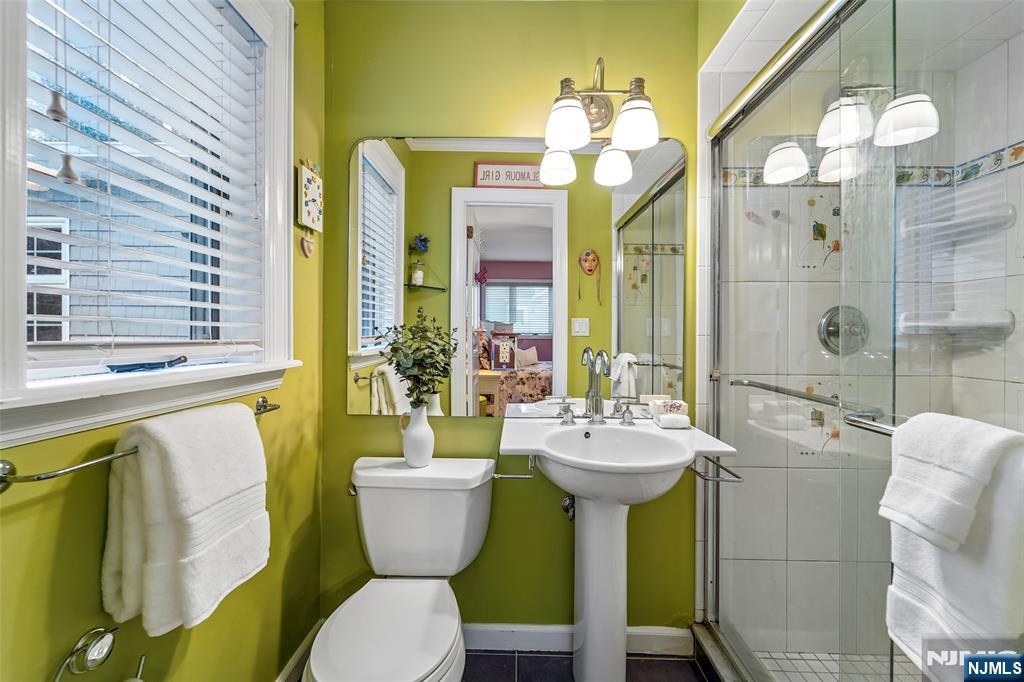 20 Colonial Road Emerson, NJ 07630 - Photo 17 of 35 Gallery Image 17