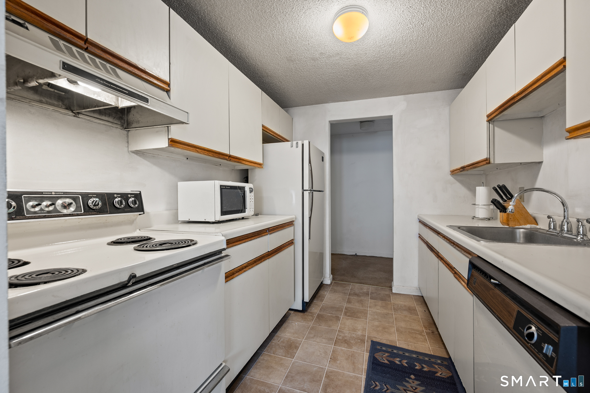 14 Newtown Road, Unit B6 Danbury, CT 06810 - Photo 3 of 21