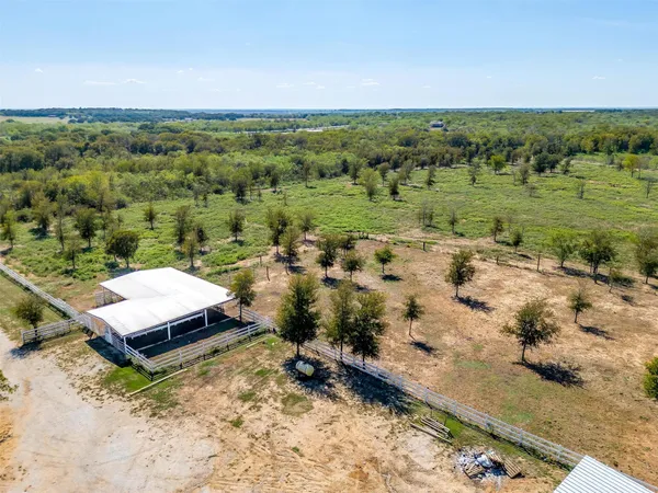 a house view with a outdoor space